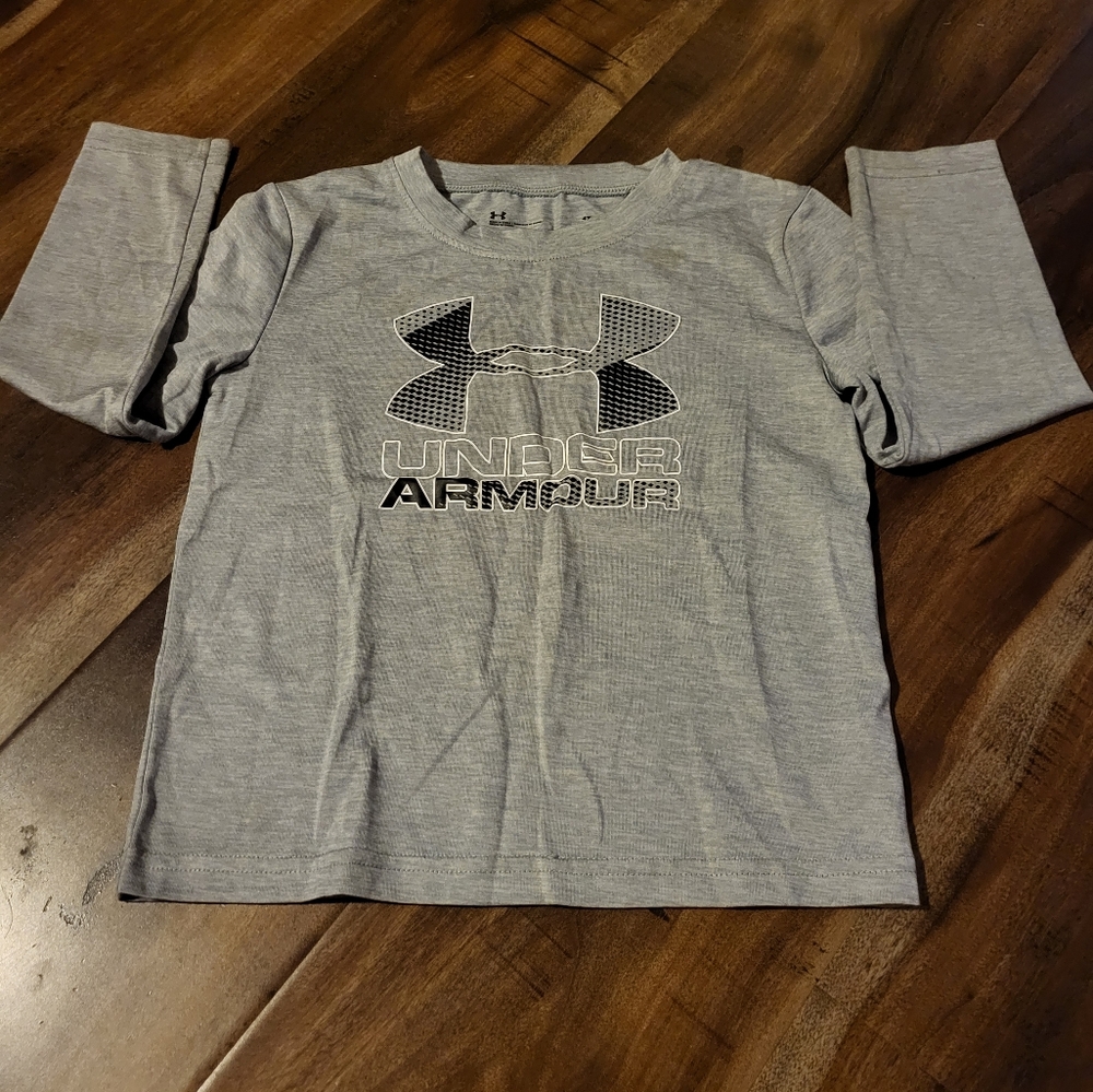 4T under armour long sleeved shirt